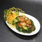 SAUTEED SCALLOP WITH BROCOLLI WITH XO SAUCE SERVE WITH BASKET